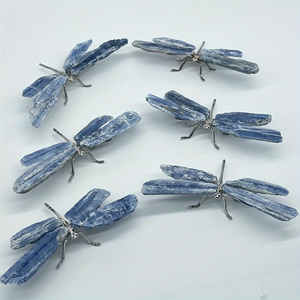 Ornement en cristal de Kyanite naturel sculpté à la main en forme de libellule, détails complexes des ailes, décoration intérieure en cristal, décoration libellule - Product Image 5