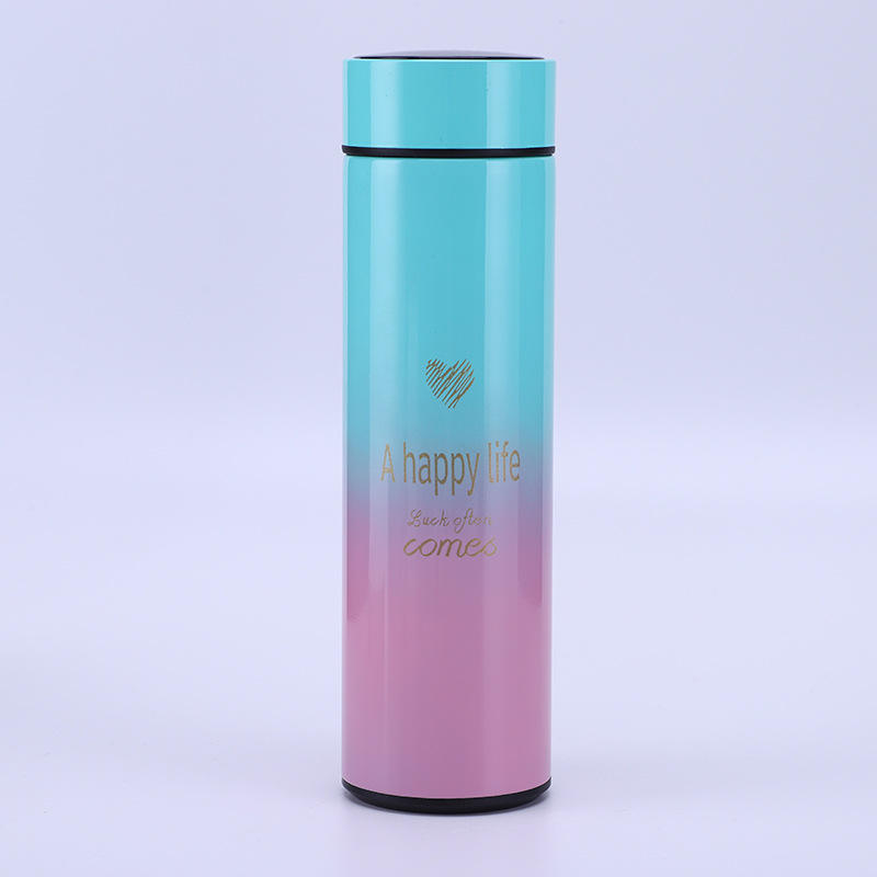 La partie supérieure est verte et la partie inférieure est rose.