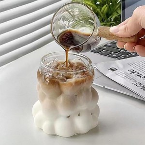 Mejor Venta de vidrio de borosilicato en forma de uva Desayuno creativo Latte Copa de vino Taza de jugo Taza de regalo con tapa de bambú y pajita - Product Image 4
