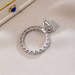 Anillos de Compromiso Messi Jewelry MSR-1767 con Diamantes Cultivados en Laboratorio de Platino Pt950 en Forma Radiante - Product Image 5