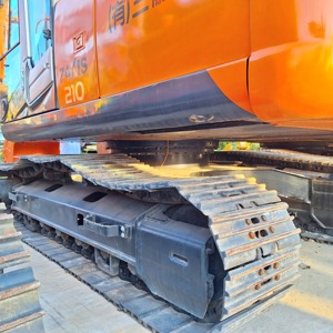 Excavadora hidráulica sobre orugas original japonesa Hitachi ZX210 usada Hitachi ZX210 en Shanghai en venta - Product Image 3