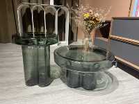 Table basse en verre au design moderne avec couleur personnalisée et structure métallique pour la maison et le bureau, meuble de salon durable