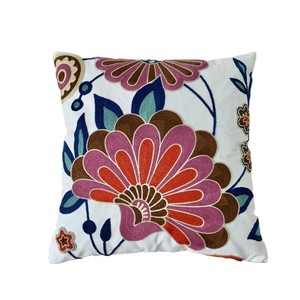 Fodera per cuscino floreale etnico pastorale in rilievo, federa ricamata bohémien, cuscino personalizzato con foto - Product Image 3