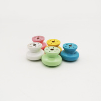 Poignée de tiroir en bois en forme de champignon coloré personnalisée YUESHEN pour meubles d'enfants, pièces usinées CNC