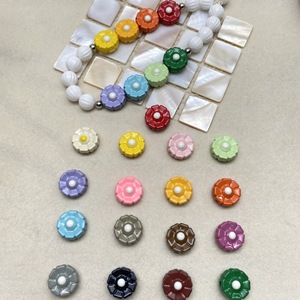 Perles en acrylique colorées à trou droit motif petite marguerite, finition peinture cuite, pour DIY, breloques de téléphone, accessoires pour cheveux et bijoux - Product Image 1