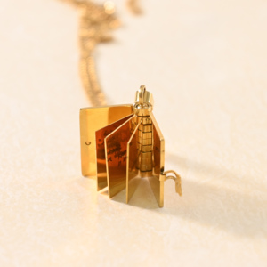 Collana con Ciondolo a Forma di <span class=keywords><strong>Libro</strong></span> Apribile 'Bibbia Vai a Messa', con Pagina Incisa, Collana '<span class=keywords><strong>Libro</strong></span> delle Risposte', Regalo per la Chiesa - Product Image 3