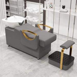 Sillón de Peluquería Contemporáneo de Cuero PU Negro con Detalles Dorados, Reposapiés Extraíble y Estructura Metálica - Product Image 5