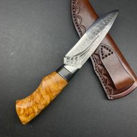 Couteau à lame fixe artisanal en acier Damas VG10 avec manche en bois stabilisé, couteau de chasse avec étui en cuir pour collection