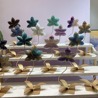 Natürliche Gemischte Kristallorchidee als Ornament mit Metallständer, Handgeschnitzte Edelstein-Orchidee als Tischdekoration für Spirituelle Heilung