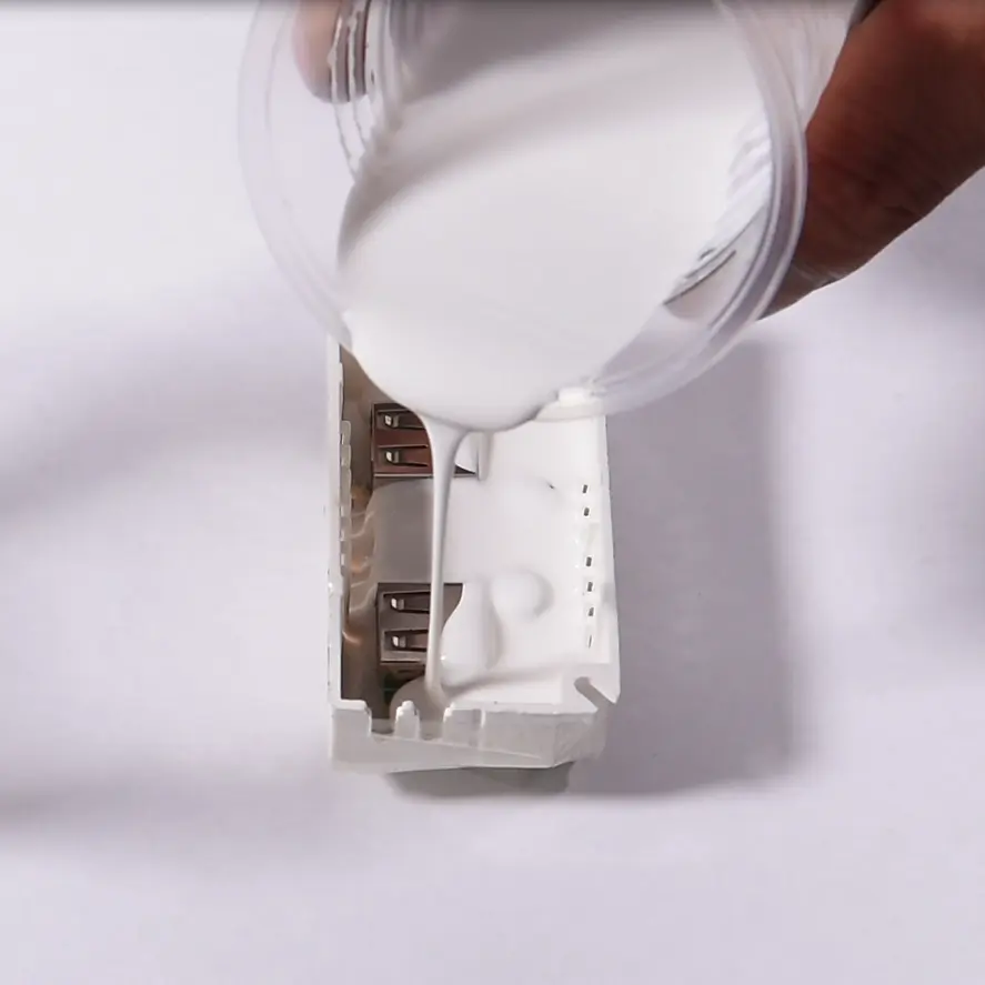 PCB liquide 10:1 adhésif de colle blanche composé d'enrobage électronique colle de Silicone silicone liquide pour batterie
