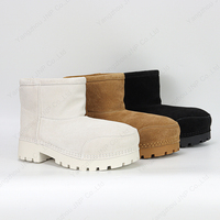 Sepatu Bot Musim Dingin Wanita dari Kulit Suede Sapi dengan Sol Tebal, Bulu Domba Termal Lembut Hangat, Platform Salju, Bulu Shearling.