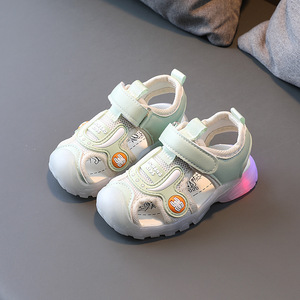 Chaussures de plage décontractées pour enfants, en maille ajourée, avec lumière intégrée, idéales pour l'été - Product Image 3