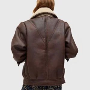 เสื้อแจ็คเก็ตขนสัตว์สีน้ำตาลสไตล์วินเทจสำหรับผู้หญิง แบรนด์ The Icon by Gilani แต่งขอบขนแกะ คอปกแบบนักบิน - Product Image 4