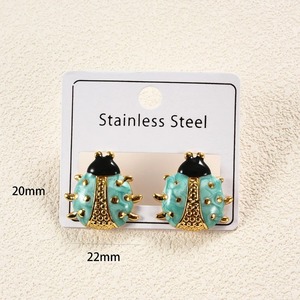 1 par de encantadores pendientes chapados en oro con forma de mariquita, pendientes de acero inoxidable con forma de escarabajo para mujeres y niñas, regalos de joyería de moda resistentes al agua - Product Image 2