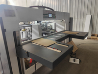 Machine à agrafer les cartons ondulés semi-automatique à deux pièces