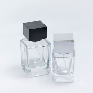 Flacon de parfum en verre carré de luxe 30ml 50ml 100ml avec bouchon noir, couleur personnalisée, impression sérigraphique, pulvérisateur à pompe - Product Image 4