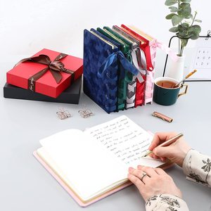 LABON磁铁闭合金色边缘天鹅绒日记笔记本写作日记，带女性和女孩乐队 - Product Image 6