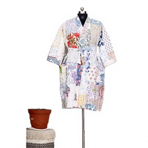 Kimono Kantha de Algodón Floral Hecho a Mano en India, Talla Única, Ligero, Abrigo Largo para Mujer, Hombre, Unisex, Ropa de Primavera y Verano - Product Image 1
