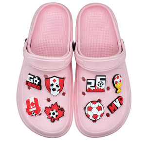 Breloques de chaussures de football en PVC personnalisées avec logo feuille d'érable, épinglettes à motif de football personnalisées pour les fans de sport canadiens, souvenirs - Product Image 2