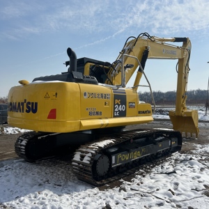 Excavadora Komatsu PC240 24T Modelo 2024 con Bomba Hidráulica Cummins, Engranaje Comprobado para Entornos Costeros Ricos en Sal, Ideal para Muelles Portuarios - Product Image 1
