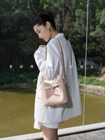 Borsa a Secchiello in Vera Pelle con Grana Morbida Effetto Litchi, Tendenza 2026, Minimalista con Manico Superiore per Donne, Vendita all'Ingrosso