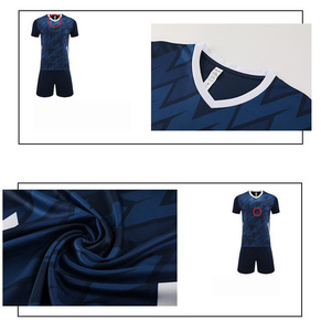 ชุดฟุตบอลคลาสสิควินเทจแบบกำหนดเอง เสื้อเจอร์ซีย์ระบายอากาศ แห้งเร็ว น้ำหนักเบา ชุดยูนิฟอร์มฟุตบอลสำหรับผู้ชายระดับมืออาชีพ - Product Image 6