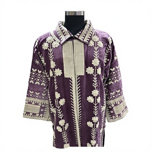 Manteau long d'hiver en velours Royal Plum avec broderie florale en fil ivoire, couleur violet impérial prune de minuit - Product Image 1