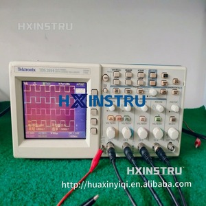 Oscilloscope numérique à quatre canaux Tektronix TDS2014, avec une bande passante de 100 MHz et une fréquence d'échantillonnage de 1 GS/s H - Product Image 1