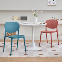 Chaise de jardin simple et très demandée, chaise de salle à manger, chaise de café intérieure perforée pour table à manger