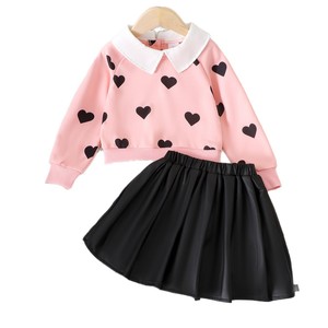 2025 nouveau haut avec imprimé coeur pour l'automne et l'hiver, deux sweats à manches longues et une <span class=keywords><strong>jupe</strong></span> <span class=keywords><strong>en</strong></span> <span class=keywords><strong>cuir</strong></span> - Product Image 5