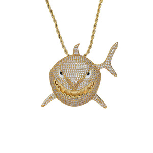 Grand pendentif requin, collier pour homme personnalisé en cuivre incrusté de zircon, style hip-hop imposant. - Product Image 1