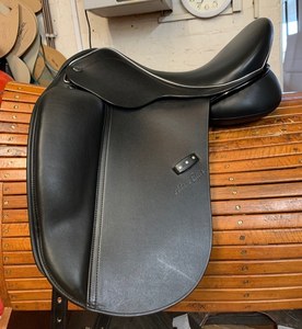 Silla de Doma Profesional de Cuero con Estructura Reforzada, Asiento Acolchado Suave y Ajuste Ajustable para Equitación - Product Image 4