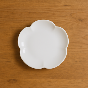 Plaque en céramique blanche en forme de fleur de haute qualité Utilisation durable de restaurant et d'hôtel pour les fêtes - Product Image 1