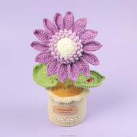 Vente en gros de maison bureau Noël Halloween Graduation Fête des Mères Pâques Décoration faite à la main Tricot Crochet Tournesol Pot Plante