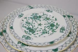 Ensemble de 3 assiettes en porcelaine céramique écologique de luxe, best-seller, motif oignon vert, 8+10+12 pouces, couleur et logo personnalisables pour mariages - Product Image 3