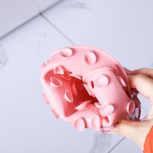 Мягкий силиконовый коврик для душа с нескользящими присосками пластиковая щетка для отшелушивания ног - Product Image 4