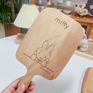 Planche à découper en bois Miffy 26,5x15,5cm, planche à fromage et à pain portable pour la cuisine - Product Image 4