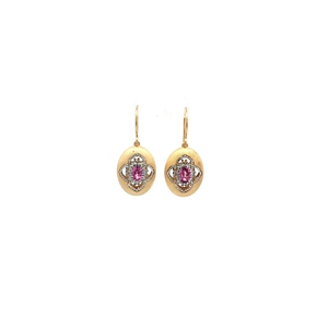 Elegantes Pendientes Colgantes de Zafiro Rosa con Corte Brillante Ovalado en Oro Amarillo, con un vibrante zafiro ovalado de corte brillante. - Product Image 1