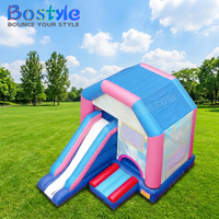 Opblaasbare springkasteel met glijbaan, roze blauw springkussen combinatie voor kinderen voor thuis, achtertuin en buitenspelen