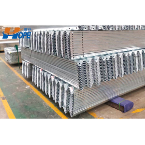 Barrera de tráfico de haz de tres ondas Barrera de choque de seguridad vial AASHTO M180 Q355B Barandilla de carretera - Product Image 2