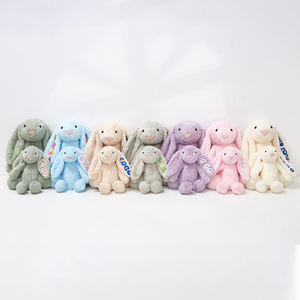 Venta al por mayor lindo conejito de Pascua de orejas largas logotipo personalizado juguetes de conejo de peluche con parches de alfabeto bordado - Product Image 6