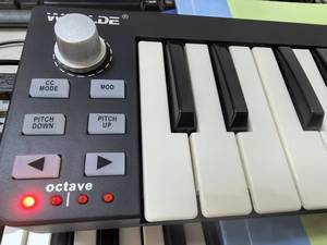<span class=keywords><strong>WORLDE</strong></span> Easykey.25 Teclado <span class=keywords><strong>Controlador</strong></span> <span class=keywords><strong>MIDI</strong></span> USB Electrónico Portátil Mini de 25 Teclas - Product Image 5