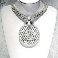 Pendentif Hip Hop Iced Out en Argent avec Lettre Initiale Personnalisée et Moissanite Taille Baguette Émeraude