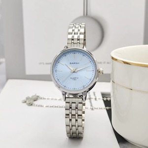 Nouvelle montre pour femme, petit cadran rond, montre-bracelet à quartz pour étudiante, boîtier en alliage avec bracelet en alliage argenté - Product Image 1