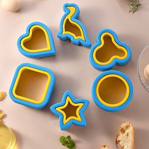 Ensemble de découpeurs et scelleurs pour sandwichs et biscuits, qualité alimentaire, pour enfants, en acier inoxydable et PP, motif dessin animé, pour la préparation de sandwichs et de biscuits - Product Image 1