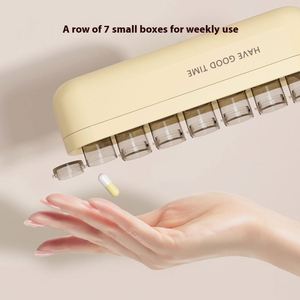 กล่องเก็บยาแบบพกพาขนาดใหญ่ 7 ช่อง พร้อมช่องแบ่งอาหาร 3 มื้อ - Product Image 2