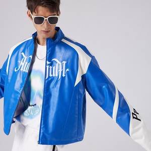 جاكيت رجالي أمريكي بتصميم الشارع بلونين أزرق وأبيض، جاكيت جلد صناعي بياقة عالية وطباعة حروف - Product Image 3