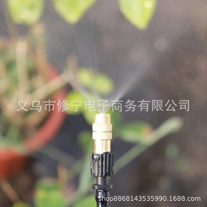 หัวฉีดพ่นละอองน้ำแบบปรับได้ ชุดอุปกรณ์รดน้ำแบบหยดสำหรับระบบฉีดพ่นละอองน้ำขนาดเล็ก สำหรับทำความเย็นในโรงเรือนและกำจัดฝุ่น - Product Image 3