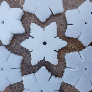 Venta al por Mayor de Esculturas de Copos de Nieve de Jade Blanco Hechas a Mano de Alta Calidad Crystalhola, Decoración para el Hogar, Estilo Bohemio, Talladas, 4.9cm, Tendencia de Moda - Product Image 6