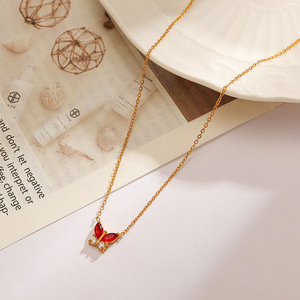 Collar de Acero Inoxidable con Colgante de Mariposa Roja y Circonita, Chapado en Oro de 18K, para Uso Diario - Product Image 1